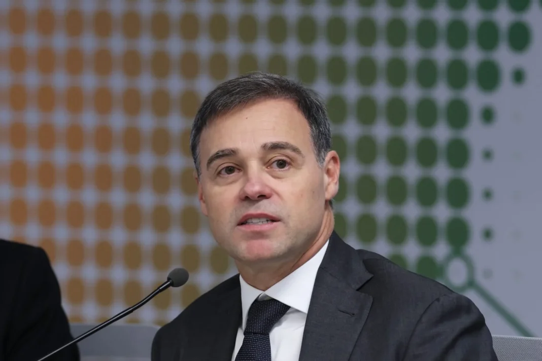 Juristas apontam que decisão de Mendonça ‘instala crise institucional sem precedentes’ Juristas apontam que decisão de Mendonça ‘instala crise institucional sem precedentes’