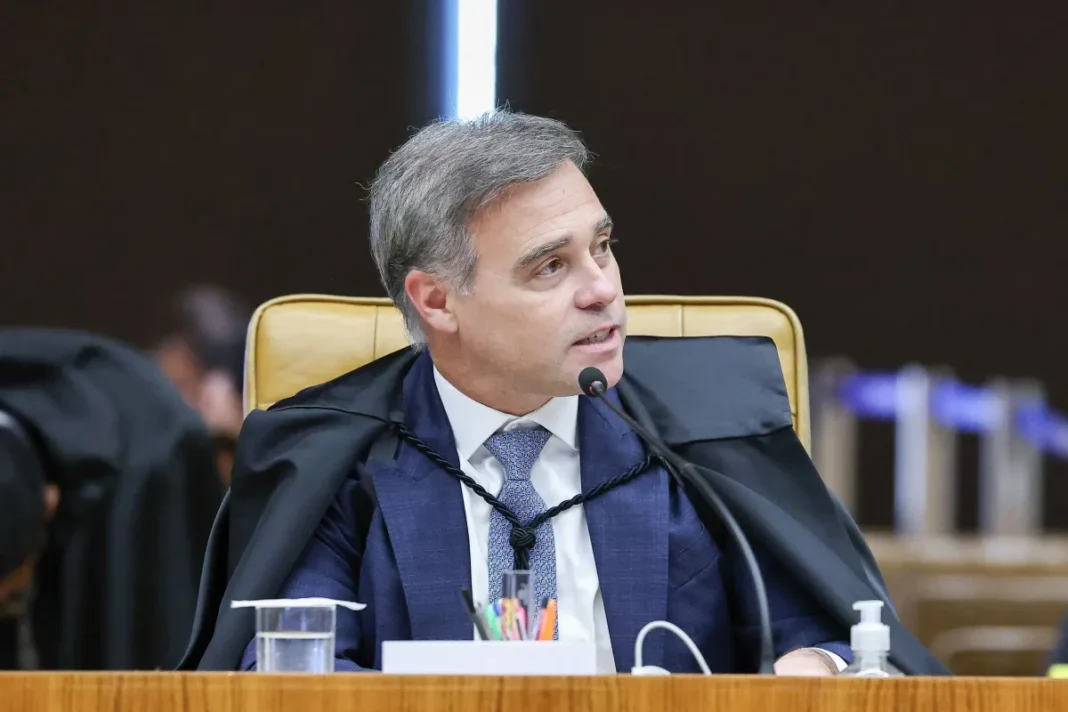 Mendonça abre caminho para uso de ‘Bolsonaro’ por candidatos sem parentesco Mendonça abre caminho para uso de ‘Bolsonaro’ por candidatos sem parentesco