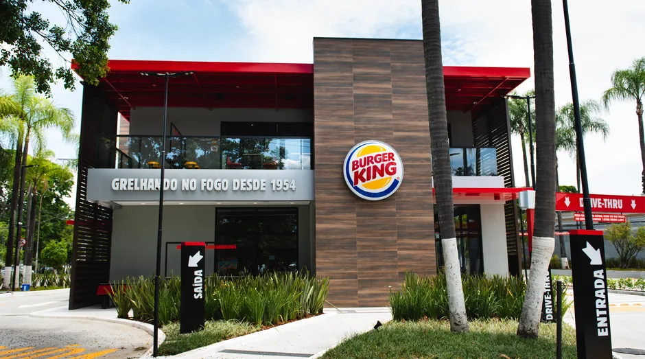 Burger King é condenado a indenizar trabalhadora por uniforme que não servia Burger King é condenado a indenizar trabalhadora por uniforme que não servia