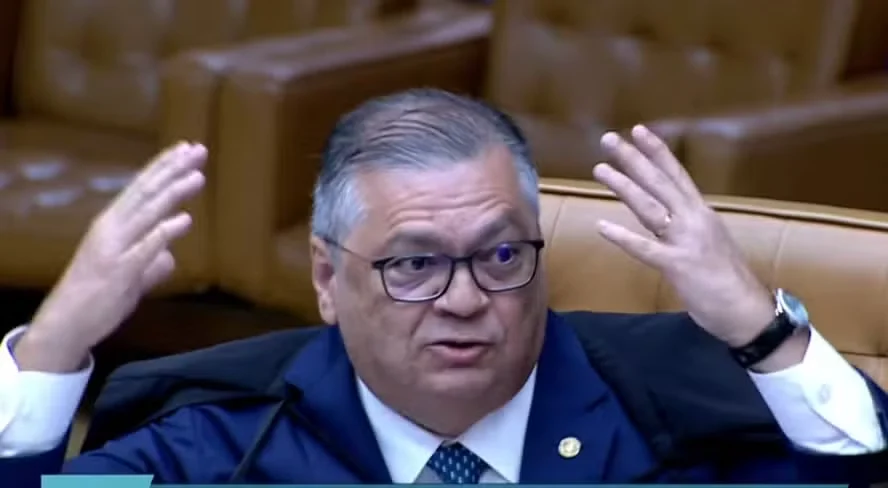 Dino manda PF investigar Master em cemitérios de SP e mantém suspeitas sobre Mendonça no STF Dino manda PF investigar Master em cemitérios de SP e mantém suspeitas sobre Mendonça no STF