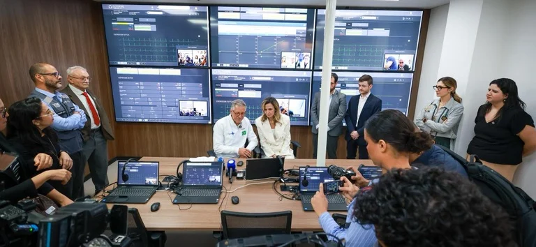 SUS conecta UTIs de 6 capitais a central na USP para monitorar sinais de piora dos pacientes SUS conecta UTIs de 6 capitais a central na USP para monitorar sinais de piora dos pacientes