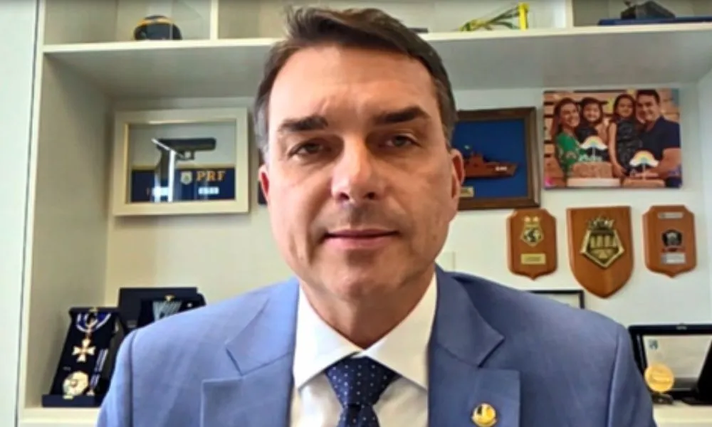 TSE suspende jingle de Lula que associa Flávio Bolsonaro a rachadinha e caso Banco Master TSE suspende jingle de Lula que associa Flávio Bolsonaro a rachadinha e caso Banco Master