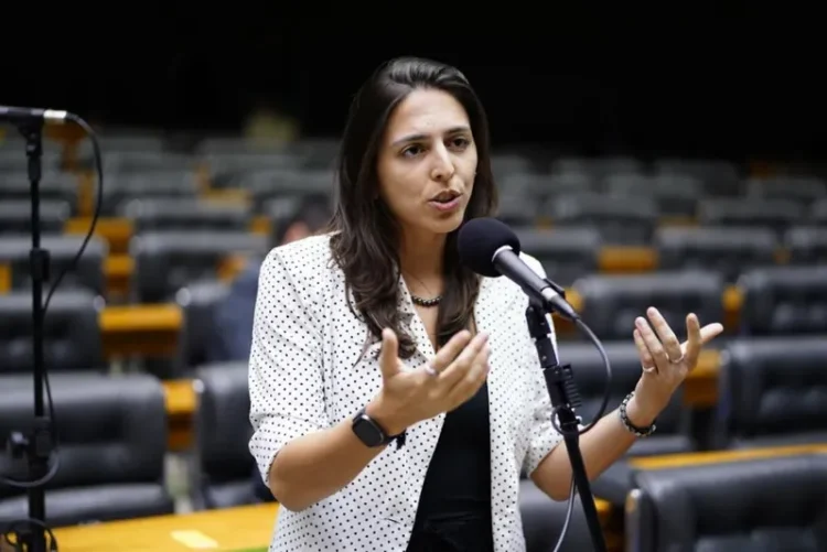 Deputada Natália Bonavides denuncia ameaça de estupro e esquartejamento Deputada Natália Bonavides denuncia ameaça de estupro e esquartejamento