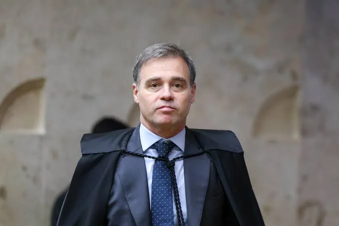 Contra transparência, Mendonça recomenda manter sigilo do celular de Vorcaro Contra transparência, Mendonça recomenda manter sigilo do celular de Vorcaro
