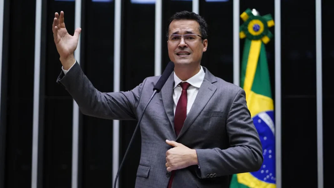 TSE suspende candidatura de Deltan Dallagnol ao Senado pelo Paraná TSE suspende candidatura de Deltan Dallagnol ao Senado pelo Paraná