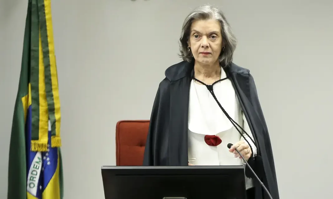 Cármen Lúcia vence o prêmio de intelectual do ano Cármen Lúcia vence o prêmio de intelectual do ano