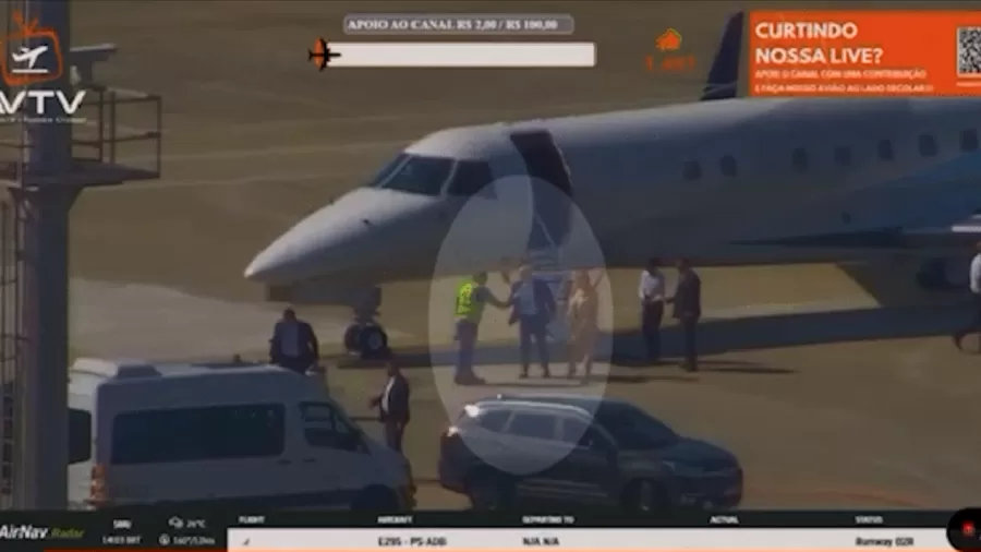 Vídeo mostra Moraes e esposa descendo do jatinho de Vorcaro, diz jornal Vídeo mostra Moraes e esposa descendo do jatinho de Vorcaro, diz jornal