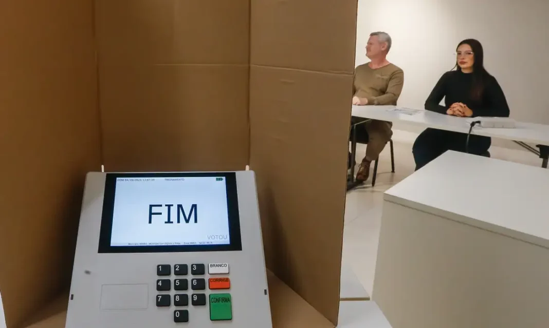 Novas tecnologias levam Justiça Eleitoral a reforçar regras de votação Novas tecnologias levam Justiça Eleitoral a reforçar regras de votação