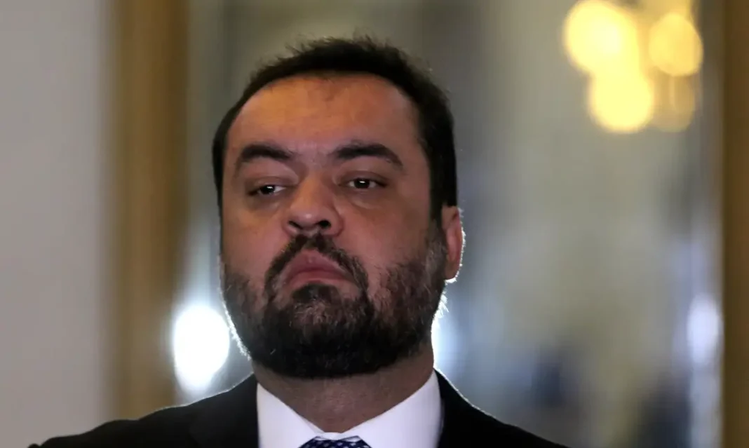 PF afirma que Castro recebeu adega, mansão e caviar para ajudar Refit PF afirma que Castro recebeu adega, mansão e caviar para ajudar Refit