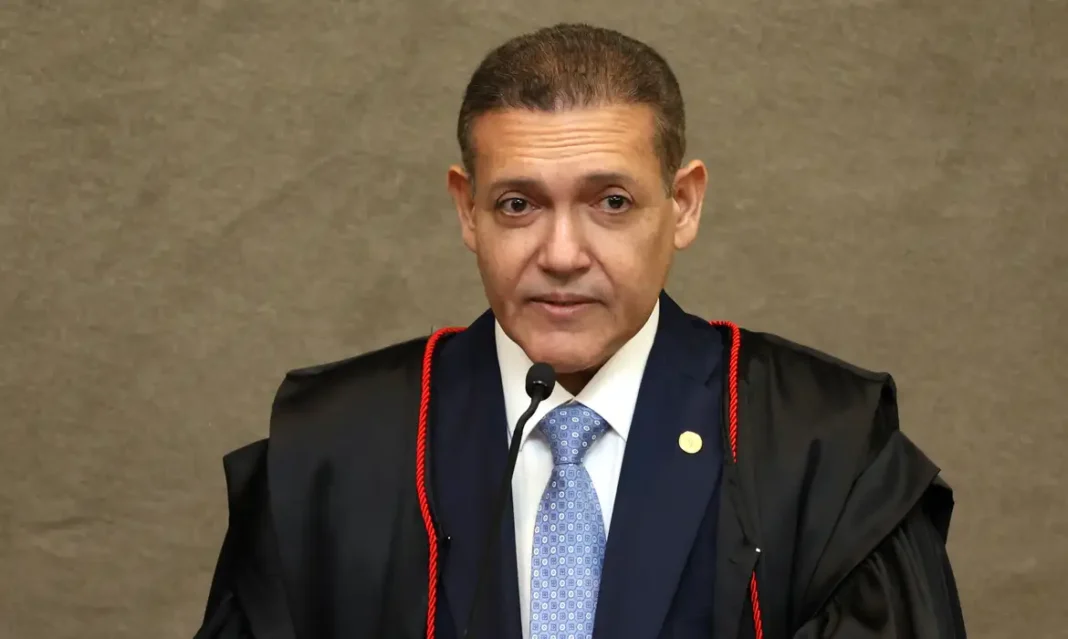 Presidente do TSE fará pronunciamento no rádio e na TV neste sábado Presidente do TSE fará pronunciamento no rádio e na TV neste sábado