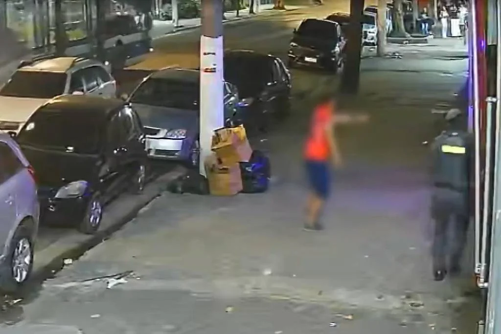Imigrante boliviano é morto e outros ficam feridos após serem rendidos por falsos policiais em SP Imigrante boliviano é morto e outros ficam feridos após serem rendidos por falsos policiais em SP