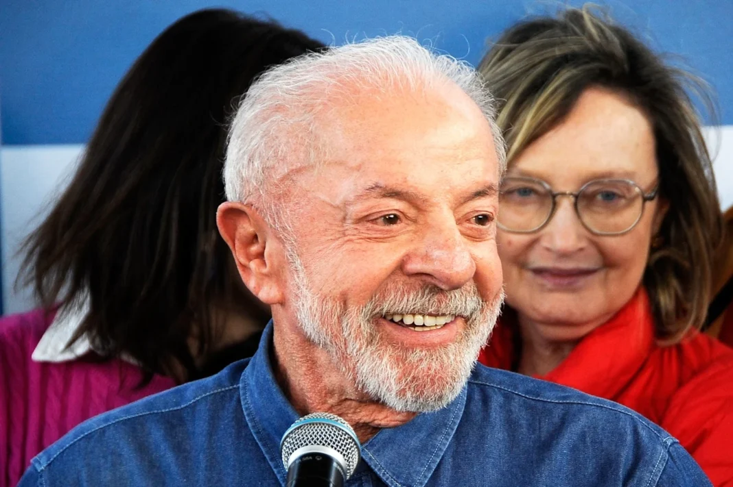 Lula mantém liderança sobre Flávio Bolsonaro em índice de popularidade digital após debate Lula mantém liderança sobre Flávio Bolsonaro em índice de popularidade digital após debate