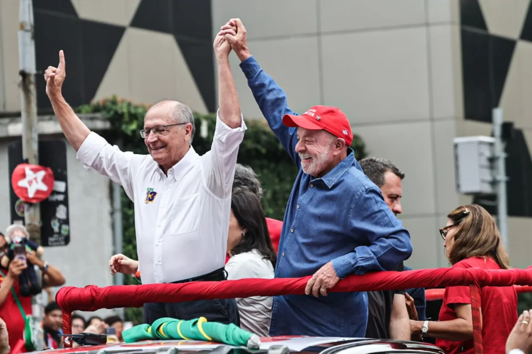 Em último ato com apoiadores na Paulista, Lula compara eleição atual à de 1989 Em último ato com apoiadores na Paulista, Lula compara eleição atual à de 1989