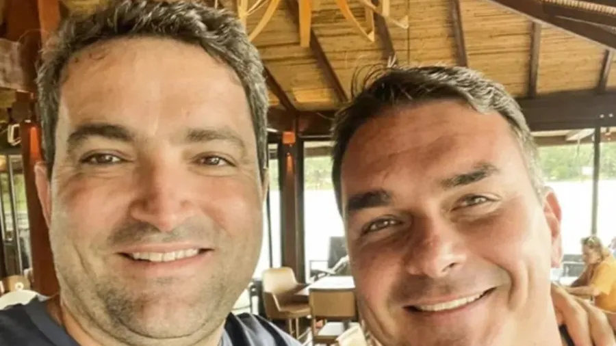 Flávio tinha conta com advogado suspeito de lavar dinheiro do INSS, diz site Flávio tinha conta com advogado suspeito de lavar dinheiro do INSS, diz site