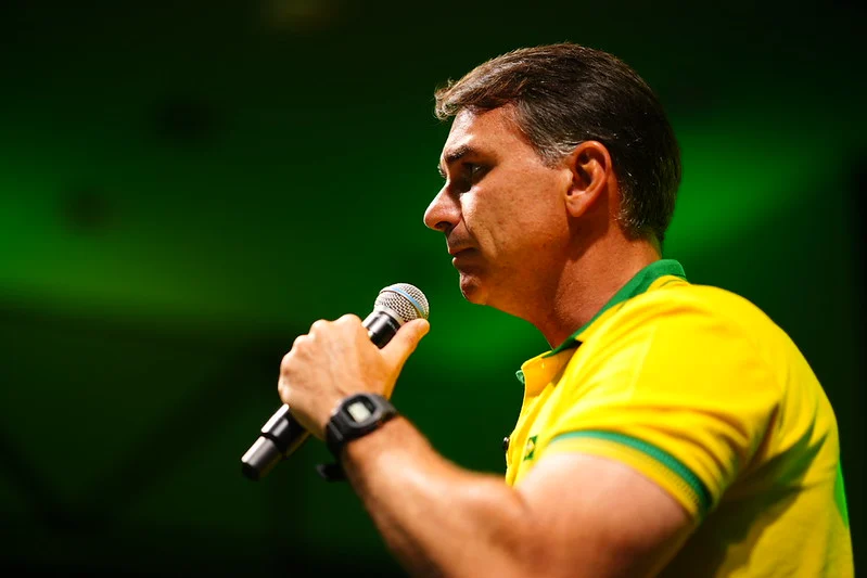 Empresas do interior de SP indicam votos em Flávio Bolsonaro a funcionários Empresas do interior de SP indicam votos em Flávio Bolsonaro a funcionários