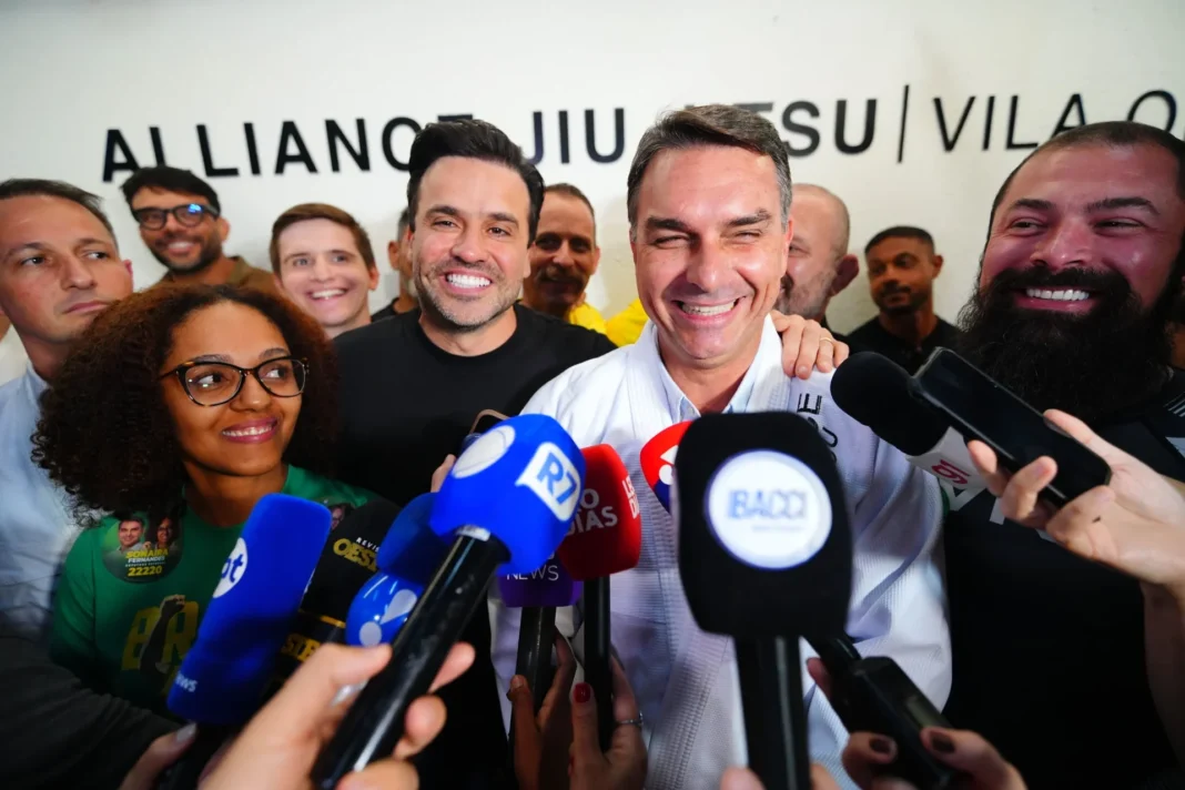 Plano de Flávio Bolsonaro ameaça ajuda a gestantes, saúde mental e outros direitos Plano de Flávio Bolsonaro ameaça ajuda a gestantes, saúde mental e outros direitos