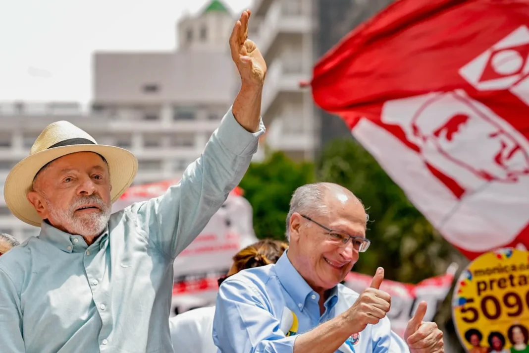 Lula diz que vai comparar biografias com Flávio e afirma: ‘jogo vai começar’ Lula diz que vai comparar biografias com Flávio e afirma: ‘jogo vai começar’