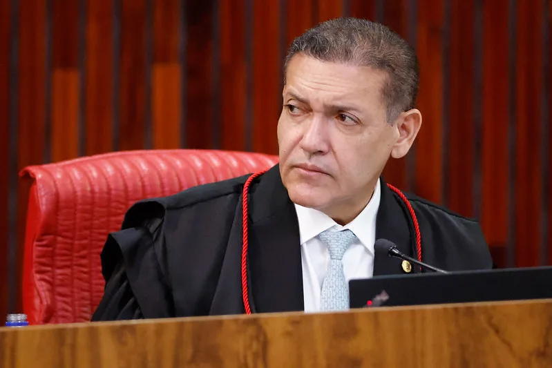 Nunes Marques atende a Flávio e exige que redes analisem mobilização pró-Lula Nunes Marques atende a Flávio e exige que redes analisem mobilização pró-Lula