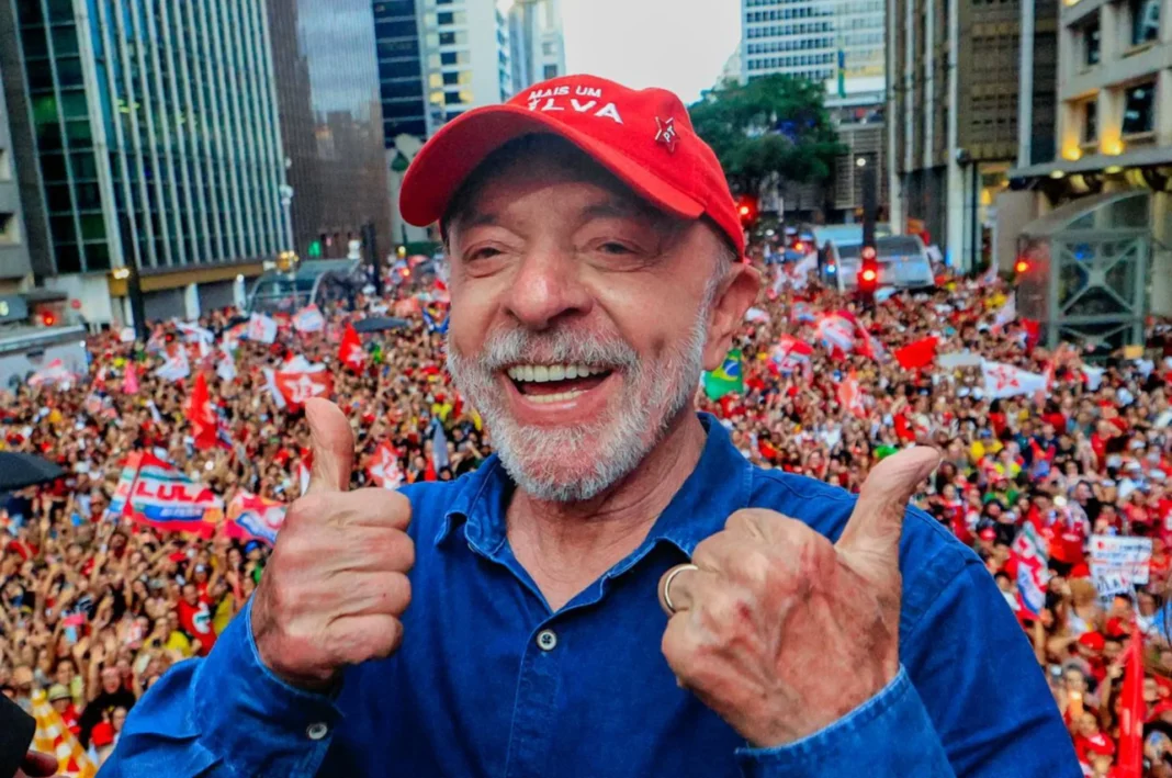 Lula avança sobre Flávio em 97% dos municípios brasileiros e vira em 211 Lula avança sobre Flávio em 97% dos municípios brasileiros e vira em 211