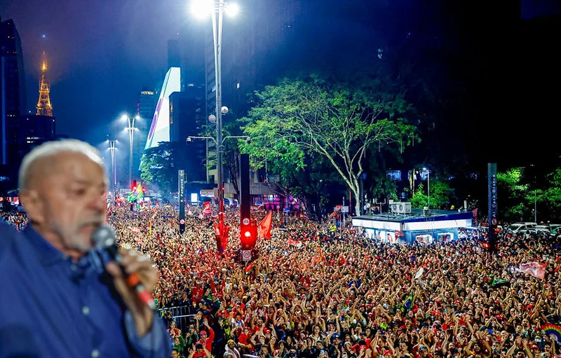 Vitória de Lula leva multidões às ruas do Rio e de São Paulo; veja comemorações Vitória de Lula leva multidões às ruas do Rio e de São Paulo; veja comemorações