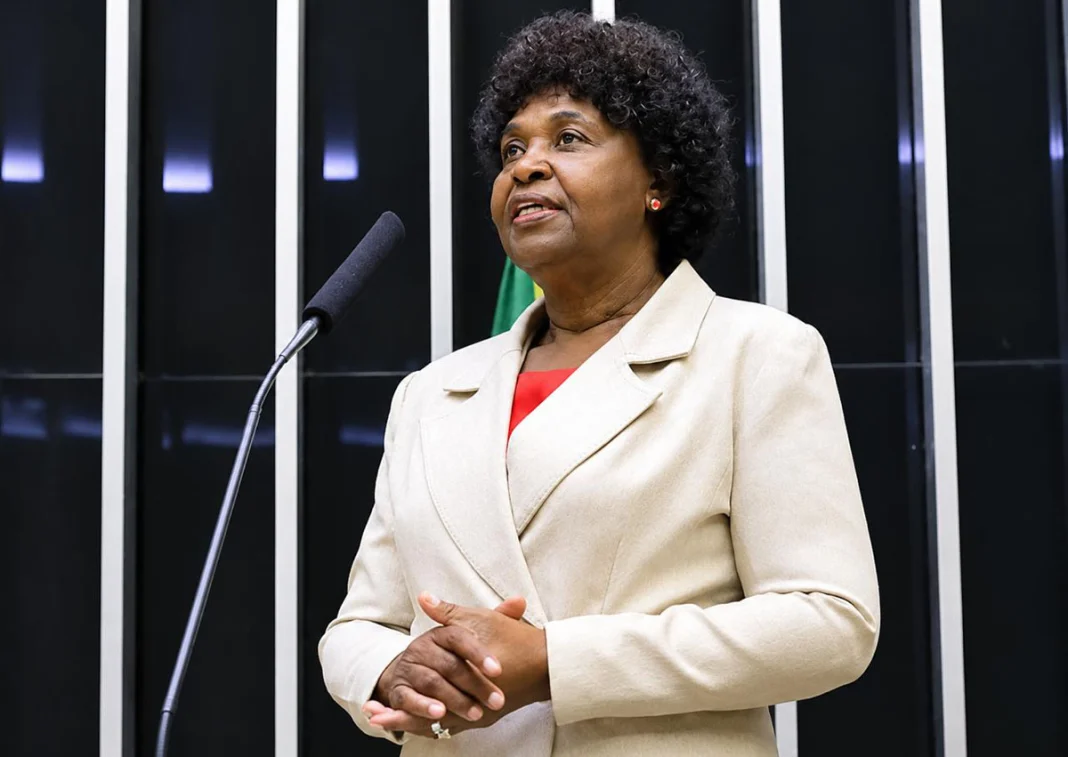 Benedita: ‘Direitos que conquistamos correm o risco de ser cassados’ Benedita: ‘Direitos que conquistamos correm o risco de ser cassados’