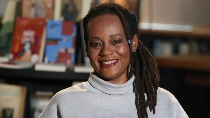 Eliana Alves Cruz é primeira mulher negra a ganhar o Jabuti de Melhor Romance Literário Eliana Alves Cruz é primeira mulher negra a ganhar o Jabuti de Melhor Romance Literário