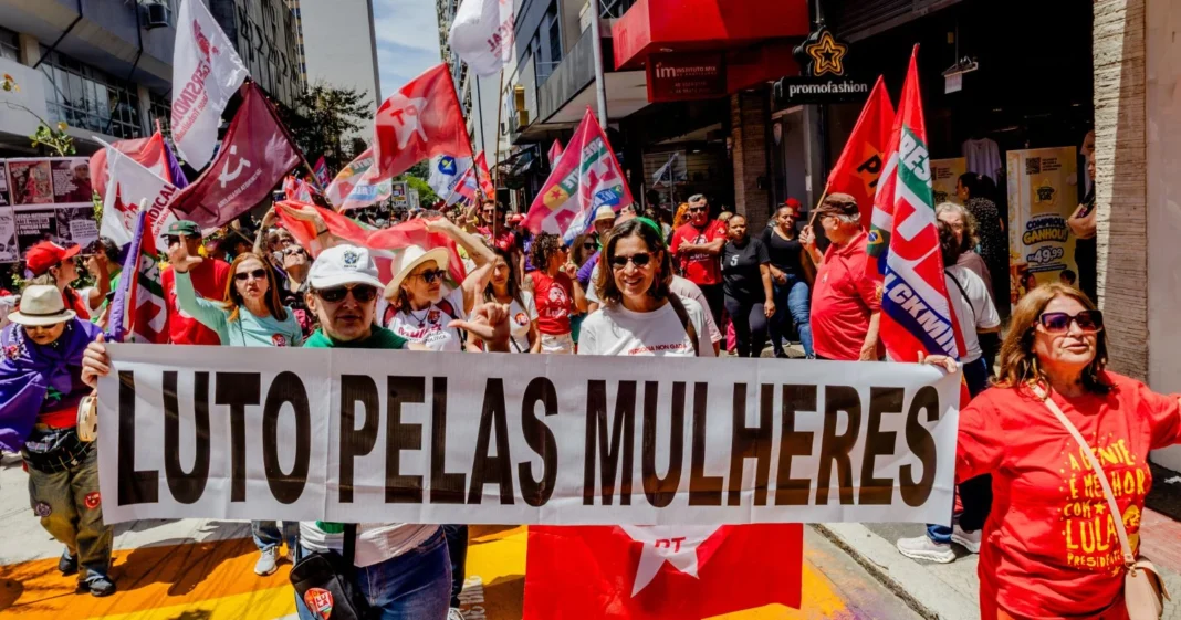 Mulheres marcham com Lula contra o bolsonarismo e a retirada de direitos Mulheres marcham com Lula contra o bolsonarismo e a retirada de direitos