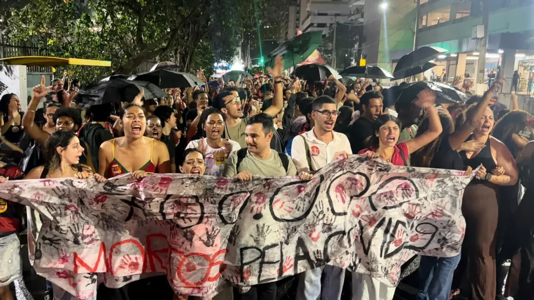 Estudantes que iniciaram onda de atos pró-Lula voltam às ruas: ‘Obstáculo à extrema direita’ Estudantes que iniciaram onda de atos pró-Lula voltam às ruas: ‘Obstáculo à extrema direita’