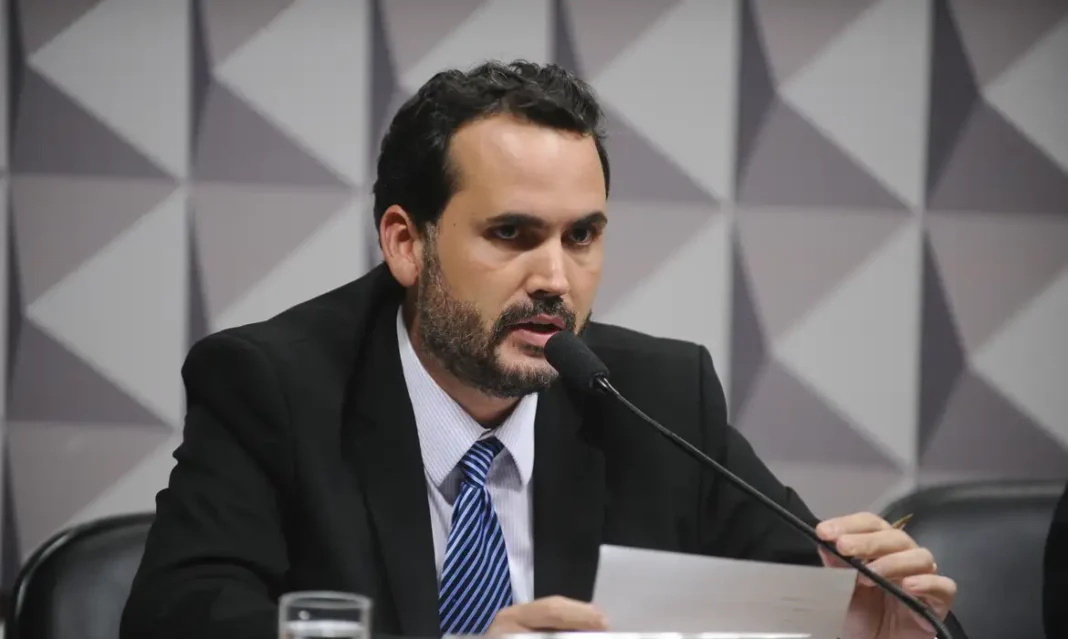 Ministro diz que Lula fará ajuste das contas em 4 anos e vê ‘conversa fiada’ de Flávio Ministro diz que Lula fará ajuste das contas em 4 anos e vê ‘conversa fiada’ de Flávio