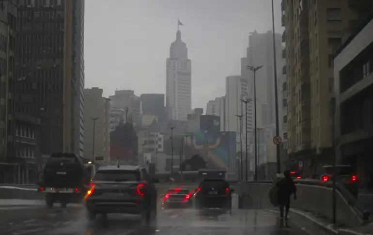Chuva forte atinge Sudeste, Sul e Centro-Oeste nesta quinta-feira Chuva forte atinge Sudeste, Sul e Centro-Oeste nesta quinta-feira