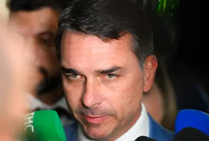 Flávio Bolsonaro diz que vai usar maioria no Congresso para ‘mudar a Constituição’ Flávio Bolsonaro diz que vai usar maioria no Congresso para ‘mudar a Constituição’