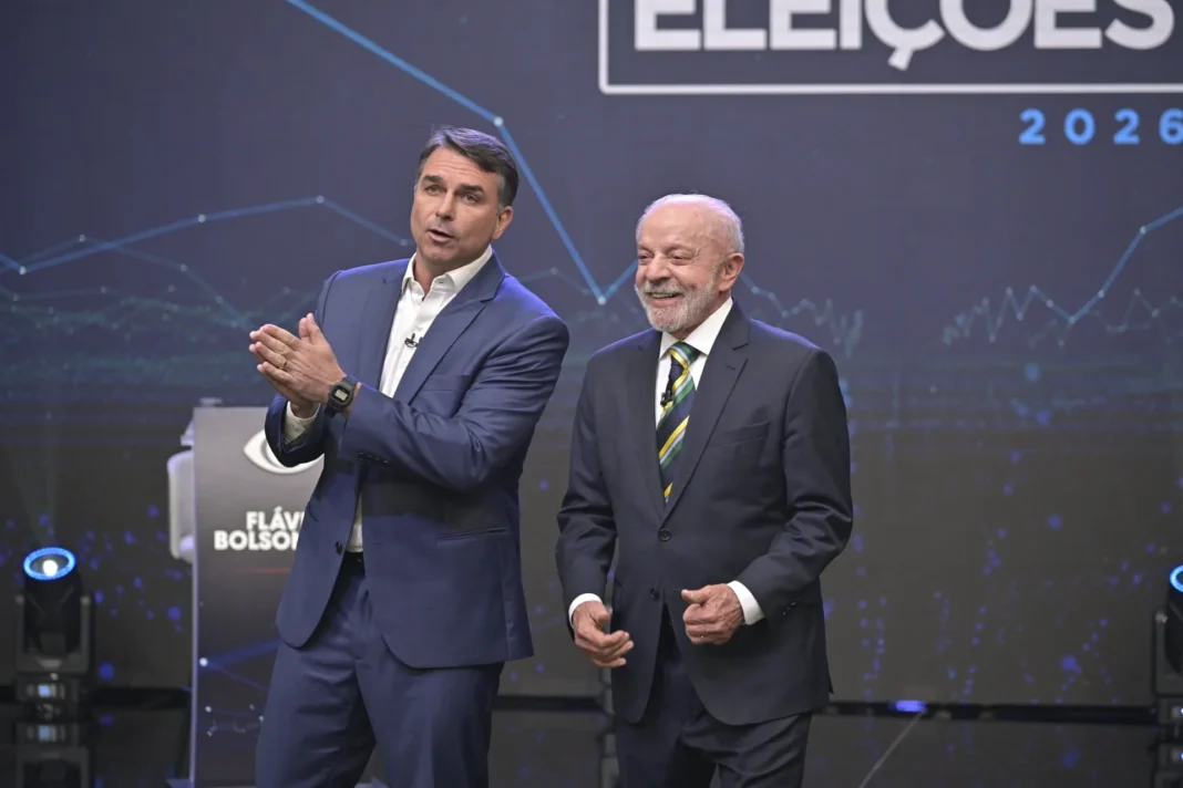 Flávio foge de perguntas sobre Vorcaro, patrimônio e pandemia em debate Flávio foge de perguntas sobre Vorcaro, patrimônio e pandemia em debate