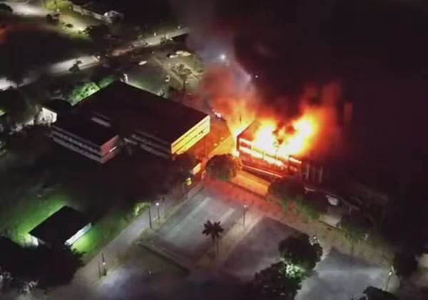 PF investiga causas de incêndio na UFPE; reitor estima prejuízo de R$ 100 milhões PF investiga causas de incêndio na UFPE; reitor estima prejuízo de R$ 100 milhões