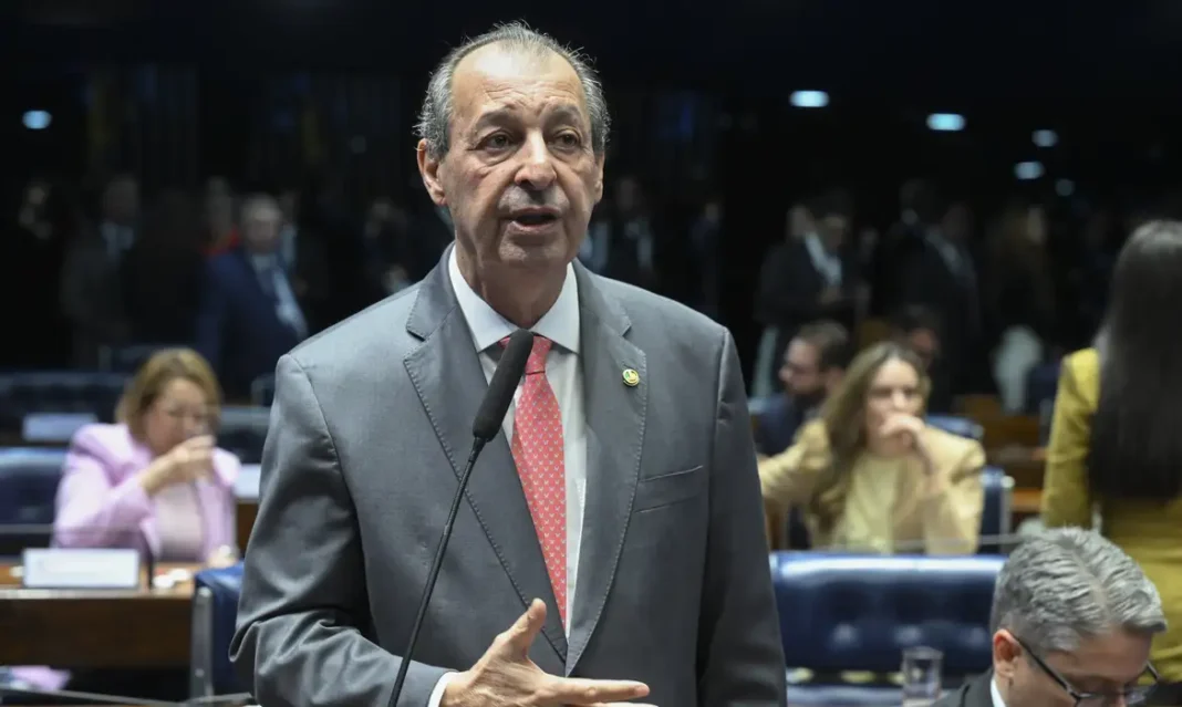 Omar Aziz é eleito governador do Amazonas Omar Aziz é eleito governador do Amazonas