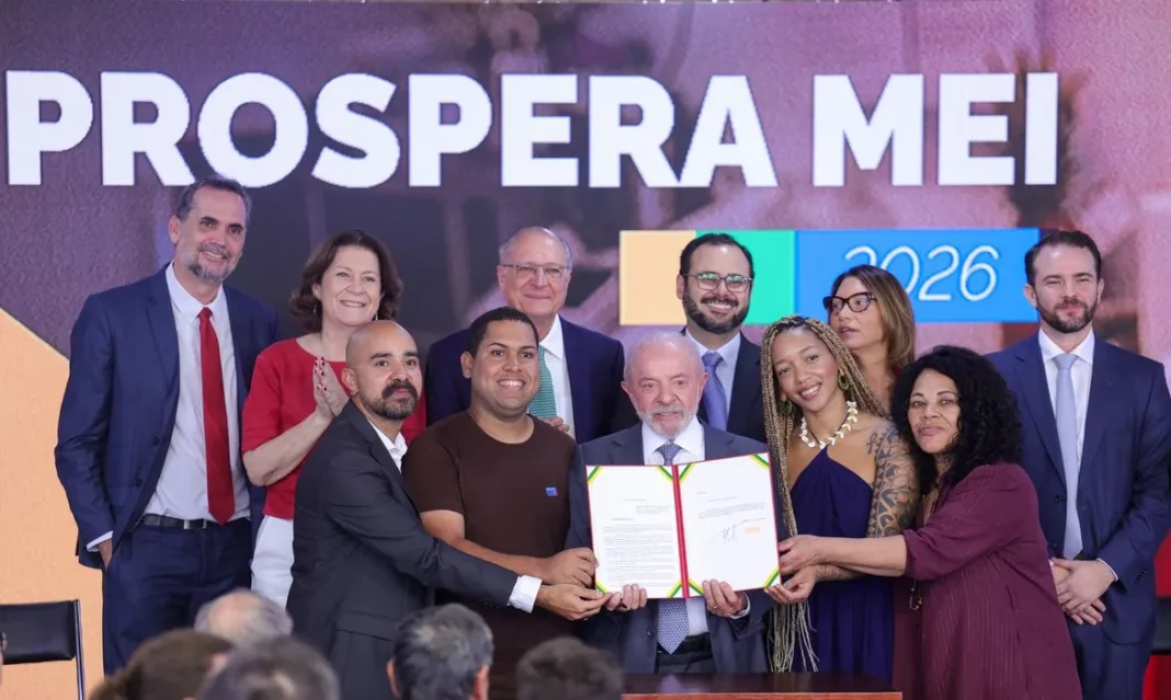 Lula sanciona lei que perdoa dívidas de MEIs e amplia teto de faturamento; saiba como vai funcionar Lula sanciona lei que perdoa dívidas de MEIs e amplia teto de faturamento; saiba como vai funcionar